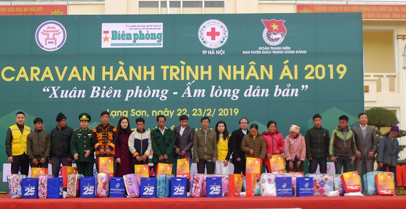 XUÂN BIÊN GIỚI - ẤM LÒNG DÂN BẢN