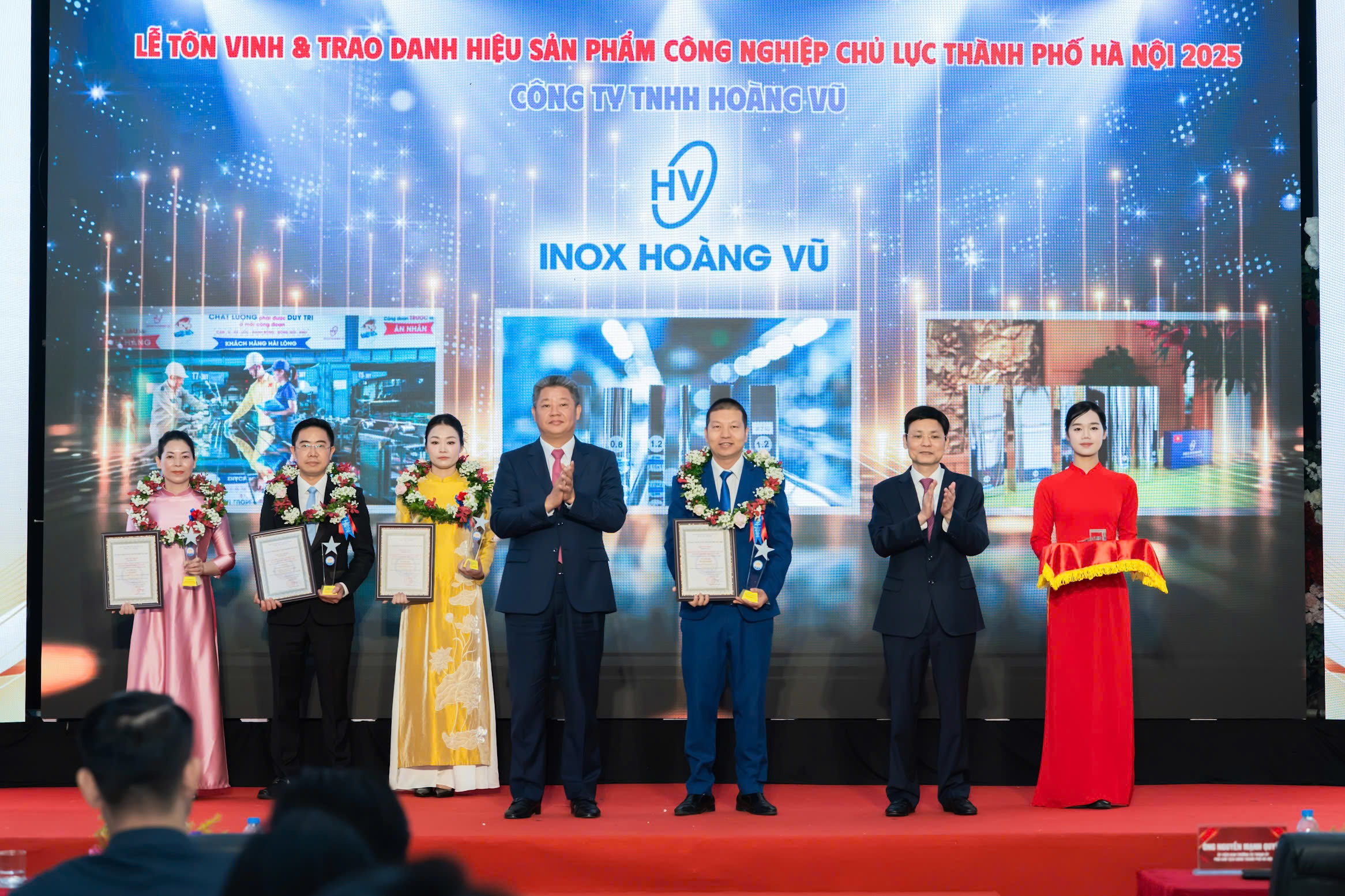 INOX HOÀNG VŨ TỰ HÀO ĐƯỢC VINH DANH TOP 10 SẢN PHẨM CÔNG NGHIỆP CHỦ LỰC THÀNH PHỐ HÀ NỘI 2025